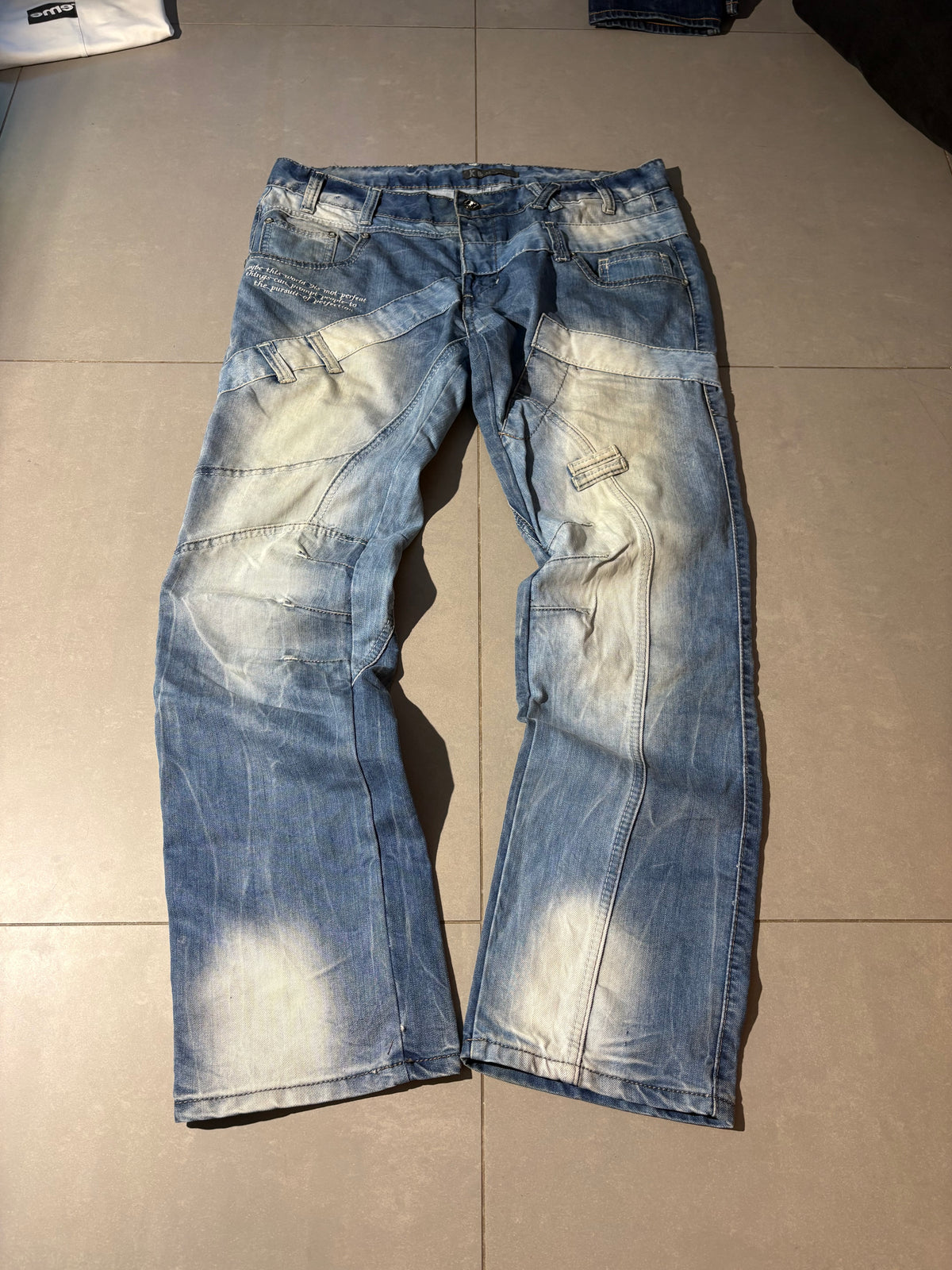 Washed Denim (36/32)